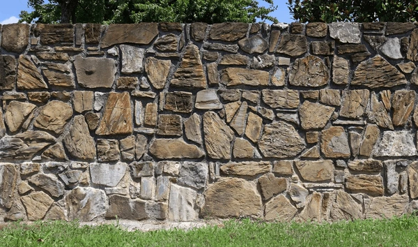 Stone wall landscaping